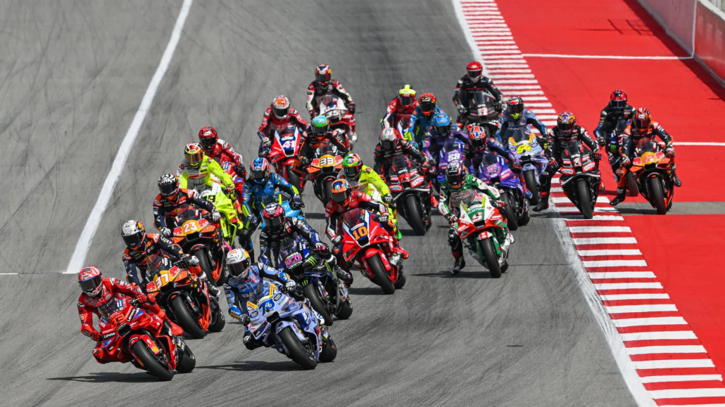 نمایی از رویداد رونمایی فصل ۲۰۲۶ مسابقات MotoGP در شهر سنگاپور.